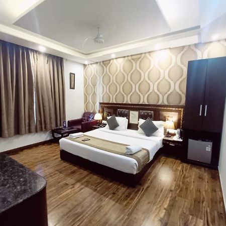 Hotel Waterfall Paschim Vihar Delhi Exterior foto
