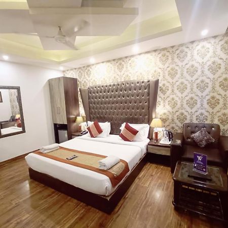 Hotel Waterfall Paschim Vihar Delhi Exterior foto