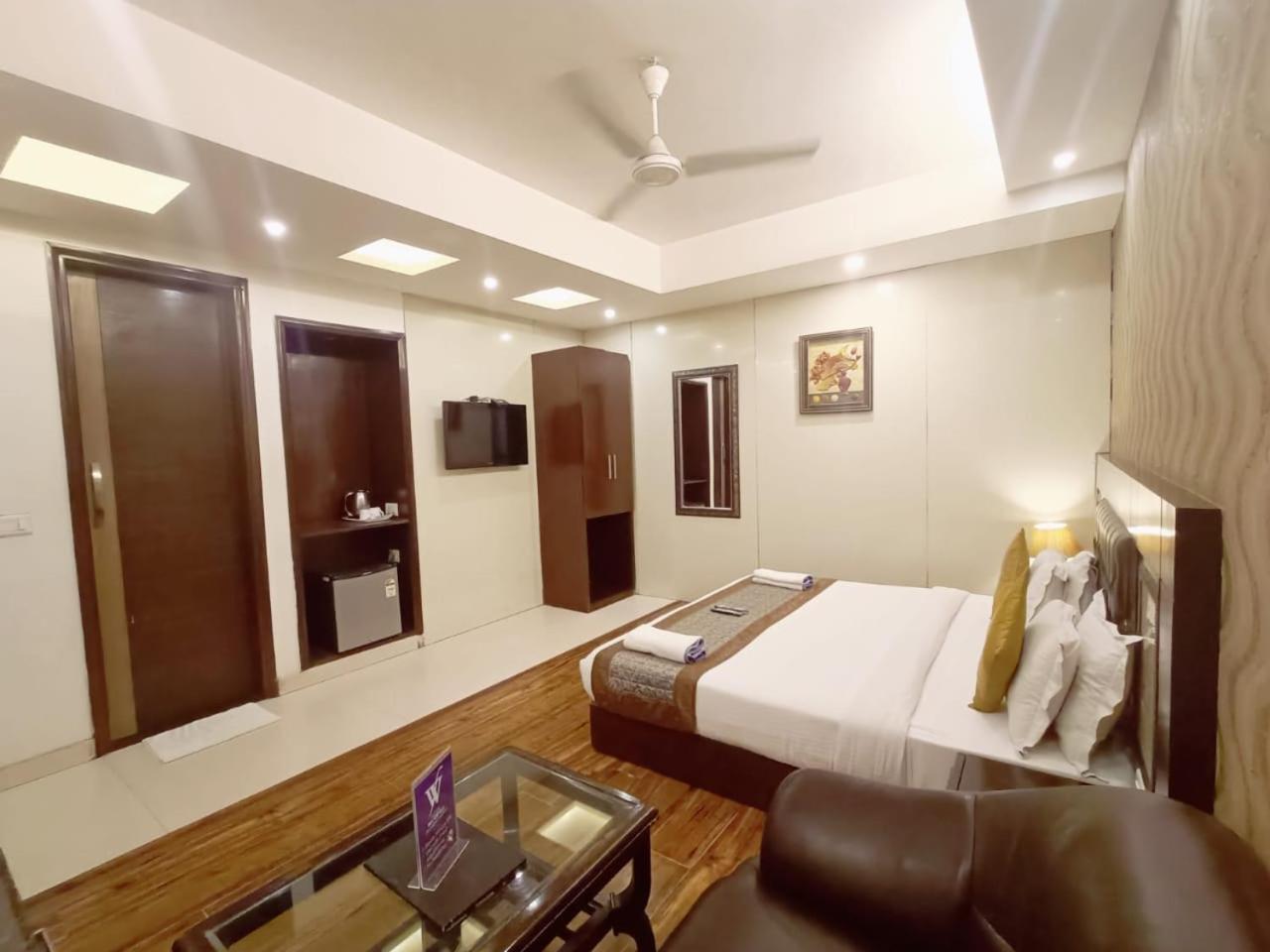 Hotel Waterfall Paschim Vihar Delhi Exterior foto