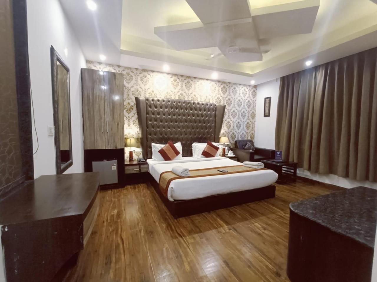 Hotel Waterfall Paschim Vihar Delhi Exterior foto