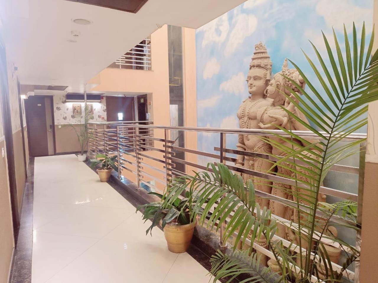 Hotel Waterfall Paschim Vihar Delhi Exterior foto