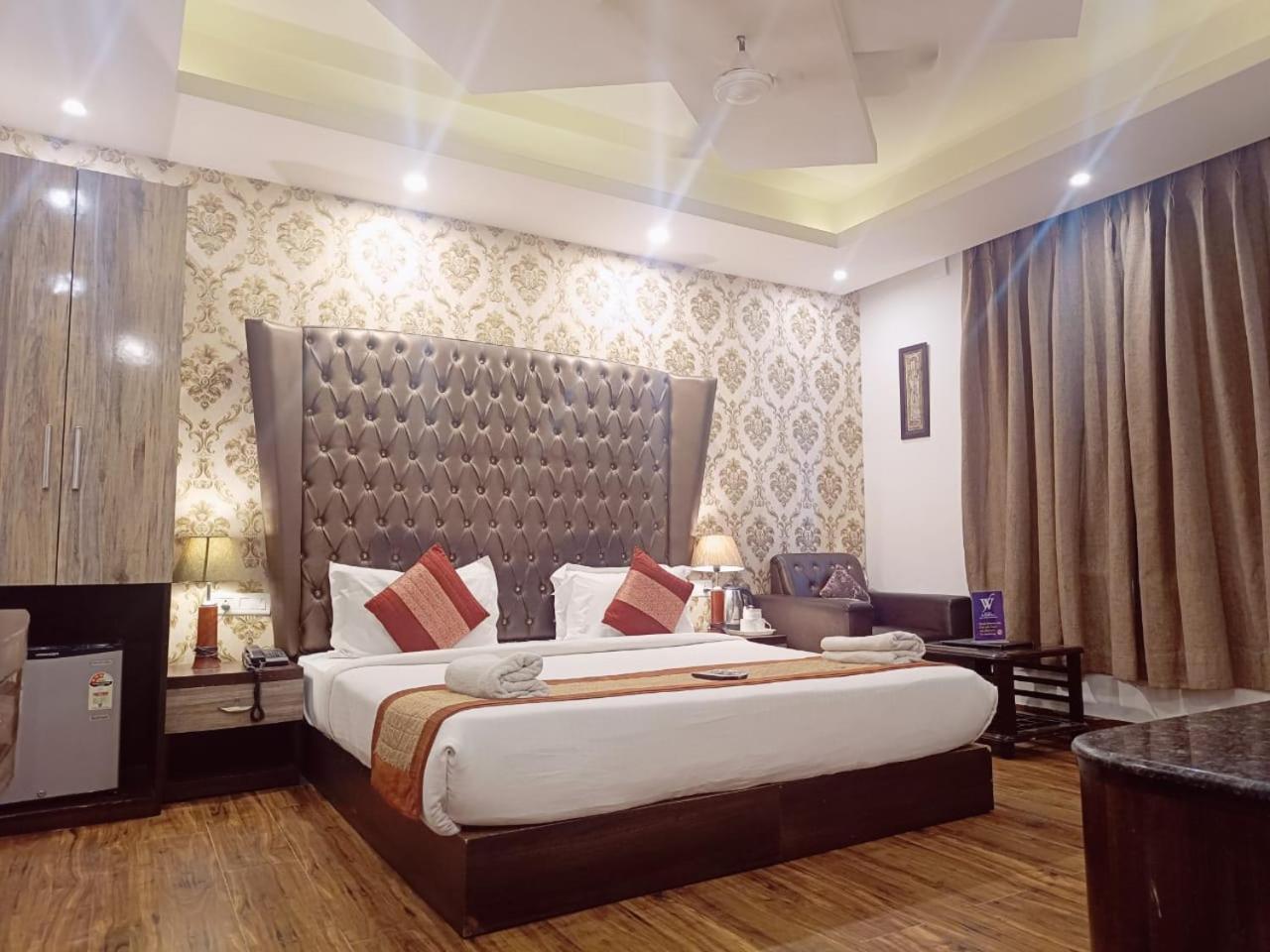 Hotel Waterfall Paschim Vihar Delhi Exterior foto